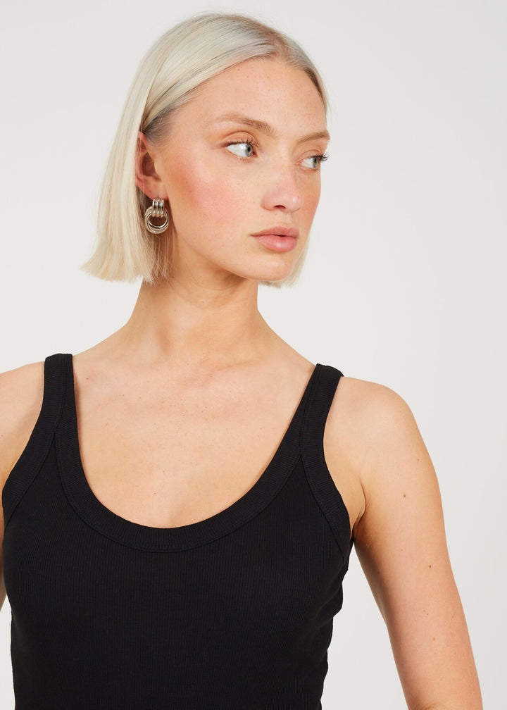 SCOOP NECK BASIC STRAPPY DESIGN BODYSUIT, BLACK