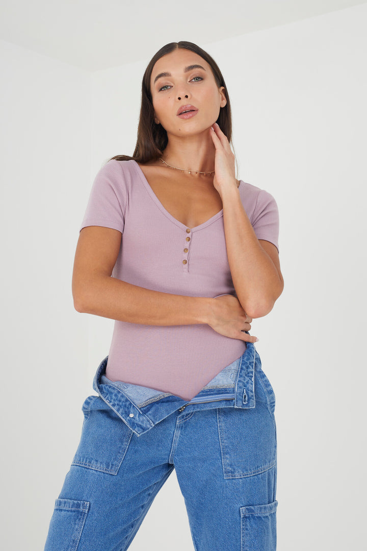 MAUVE BUTTON DETAIL T-SHIRT RIBBED BODYSUIT