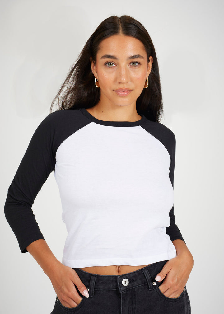 CONTRAST COLOUR RAGLAN SLEEVE T-SHIRT