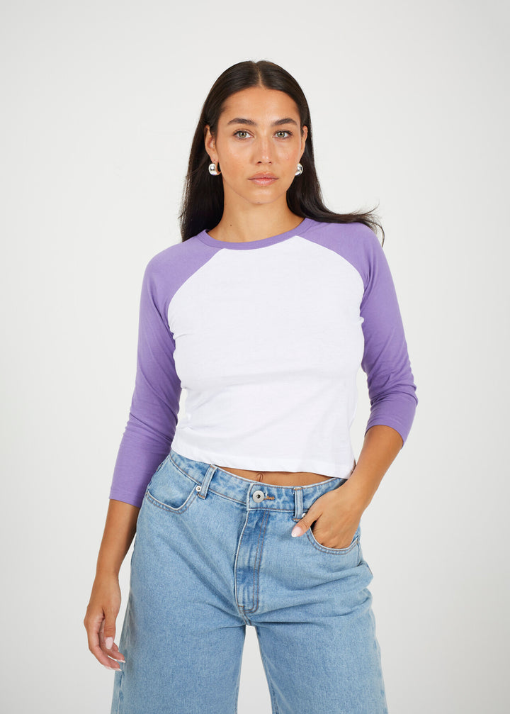 CONTRAST COLOUR RAGLAN SLEEVE T-SHIRT
