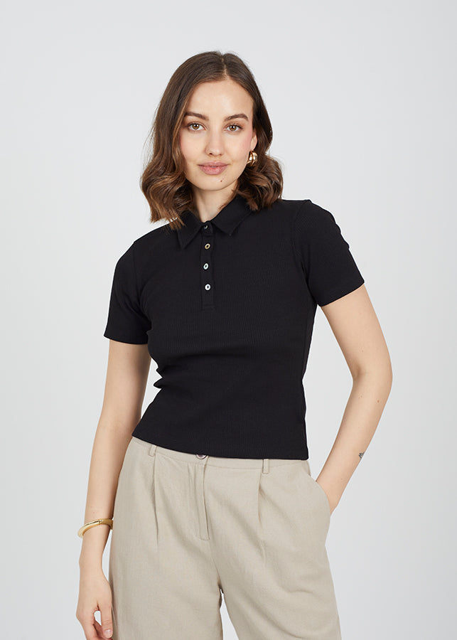 SHORT SLEEVED POLO TOP