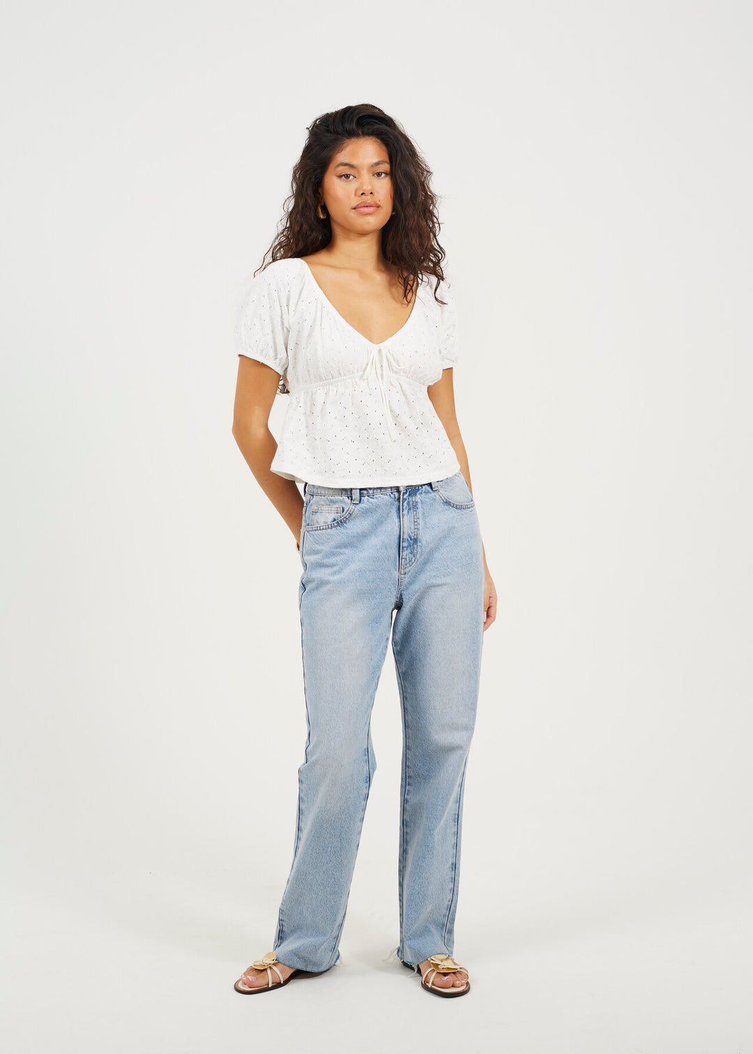 V-NECK SHORT SLEEVED TEXTURED T-SHIRT