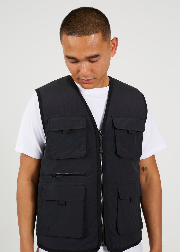 BLACK UTILITY STYLE ZIP THROUGH PADDED VEST