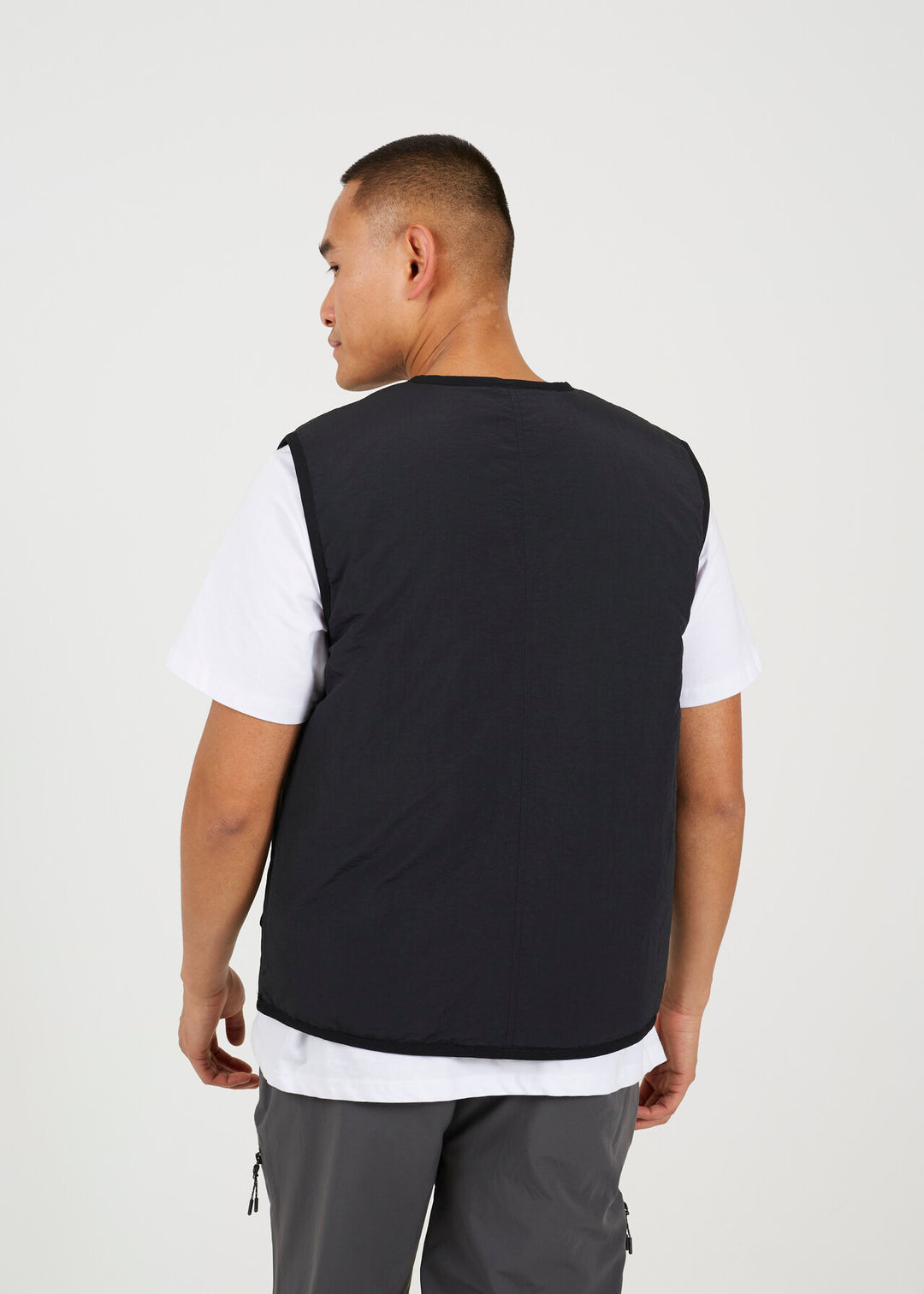 BLACK UTILITY STYLE ZIP THROUGH PADDED VEST