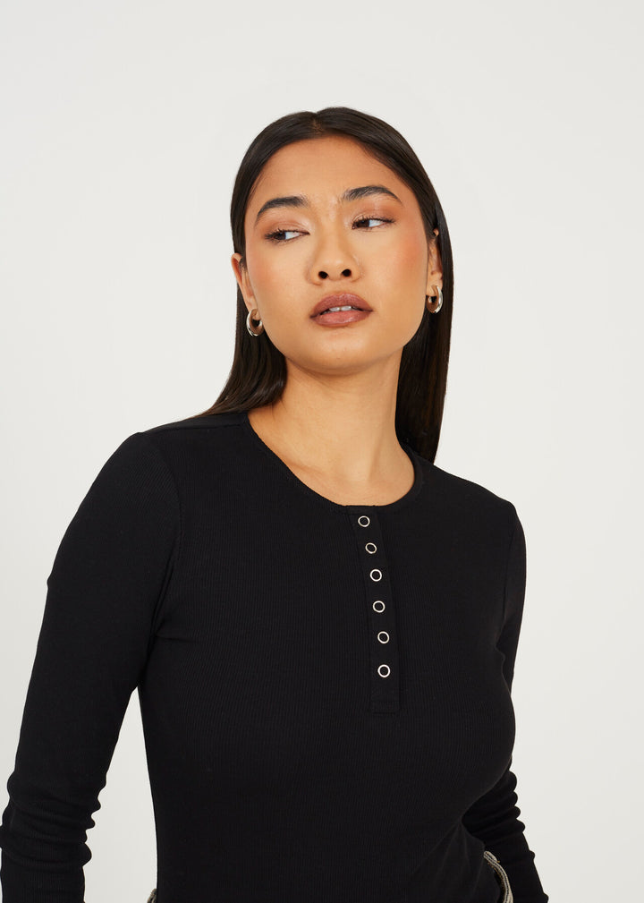 LONG SLEEVE SCOOP NECK QUARTER POPPER RIBBED BODYSUIT