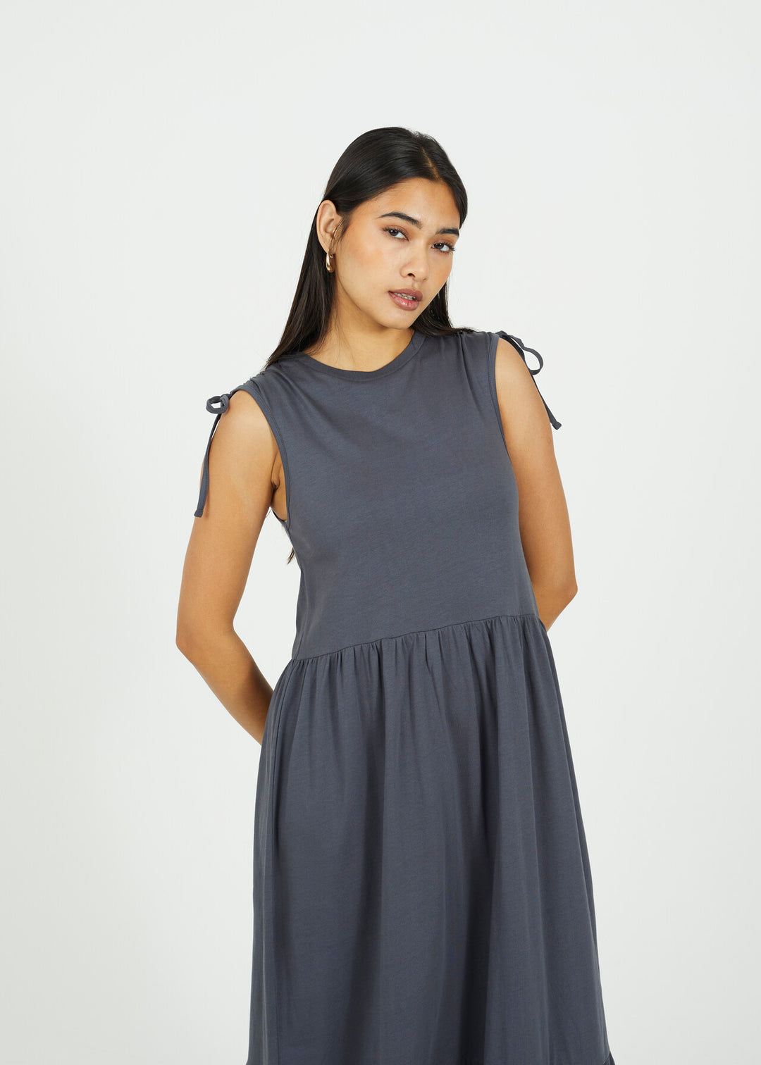 CREW NECK MAXI DRESS  WITH RUCHED SHOULDER DETAIL, ASH