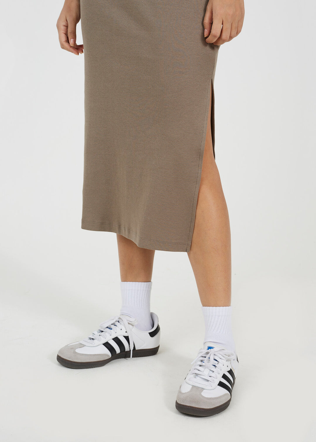 CREW NECK  MIDI BODYCON DRESS WITH SLIT DETAIL, ROCK