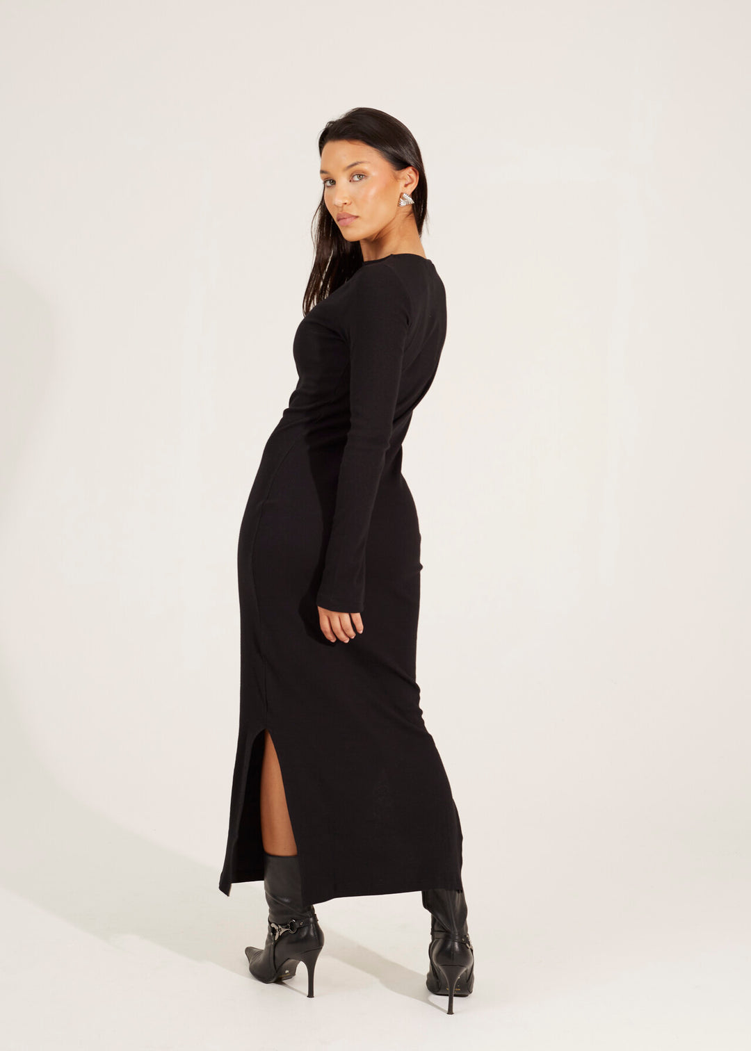 LONG SLEEVE RIBBED MAXI DRESS WITH SLIT DETAIL