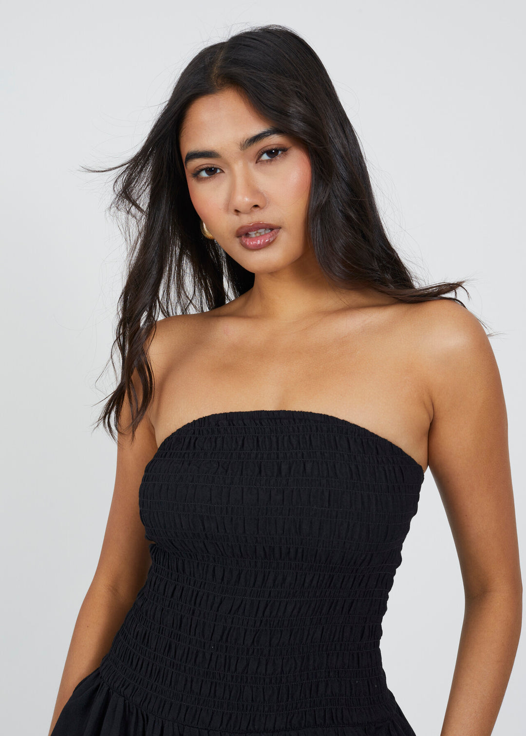 STRAPLESS SHEERING MIDI DRESS, BLACK