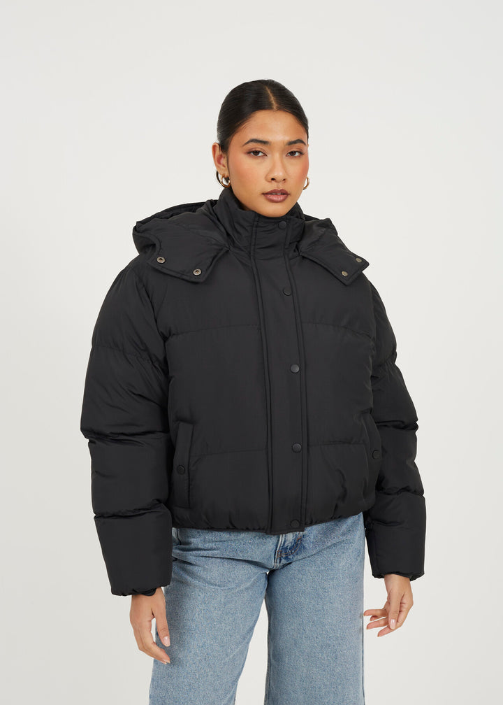 OVERSIZED SHORT HOODED PUFFER JACKET