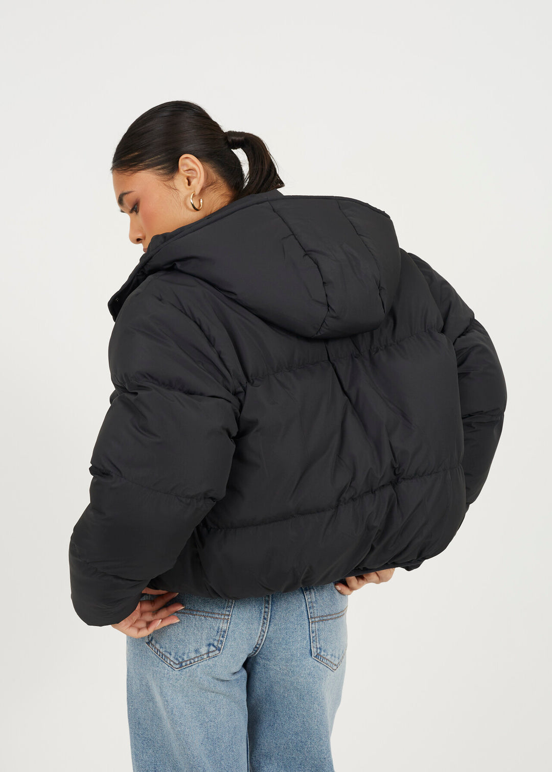 OVERSIZED SHORT HOODED PUFFER JACKET