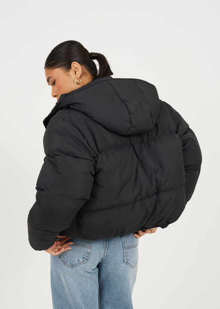 OVERSIZED SHORT HOODED PUFFER JACKET