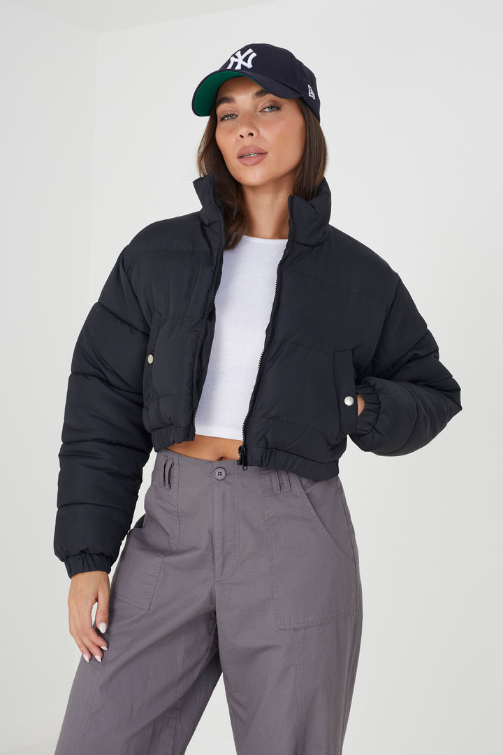 BLACK LARGE COLLAR CROPPED PUFFER JACKET