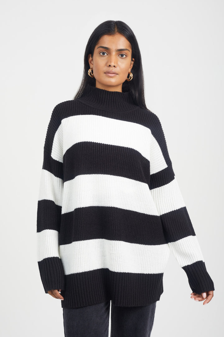 BLACK & WHITE OVERSIZED FISHERMAN KNIT JUMPER WITH STRIPE