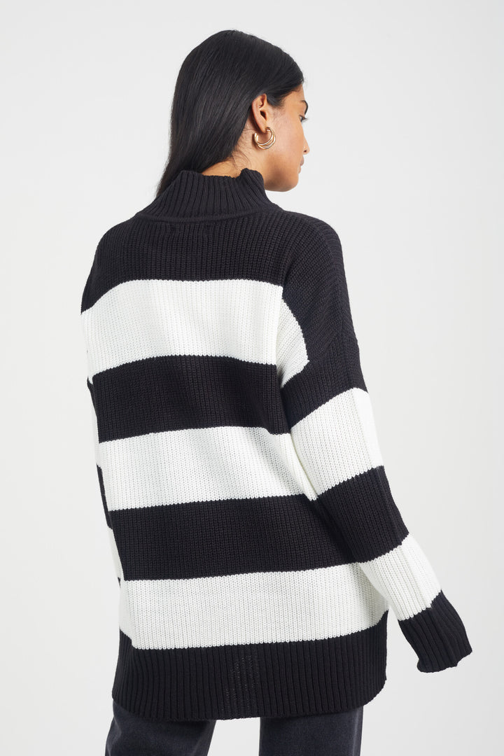 BLACK & WHITE OVERSIZED FISHERMAN KNIT JUMPER WITH STRIPE