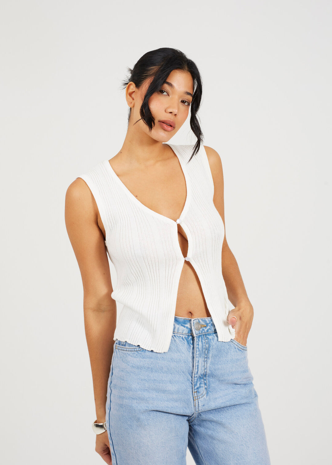 FINE KNIT SLEEVELESS WAISTCOAT, WHITE
