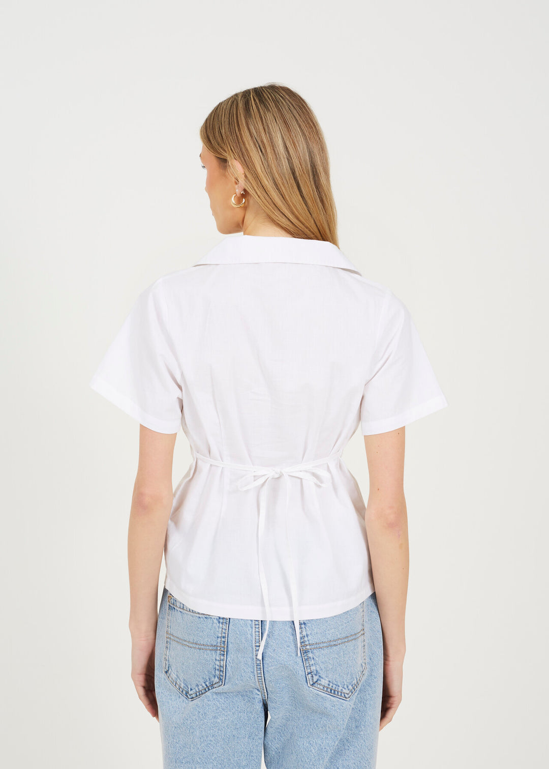 COLLARED BOXY FIT HALF BUTTON SHIRT