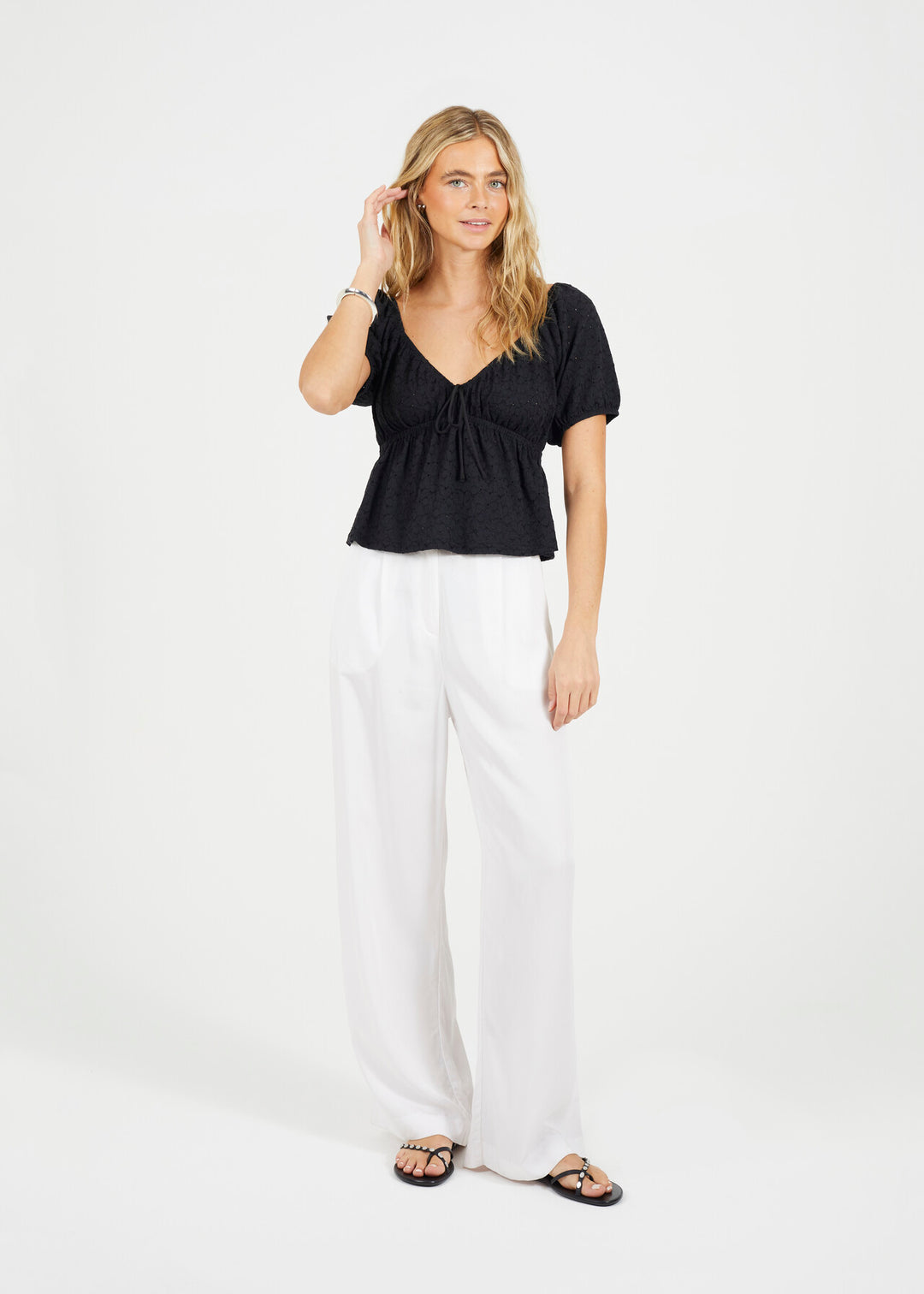 V-NECK SHORT SLEEVED TEXTURED T-SHIRT