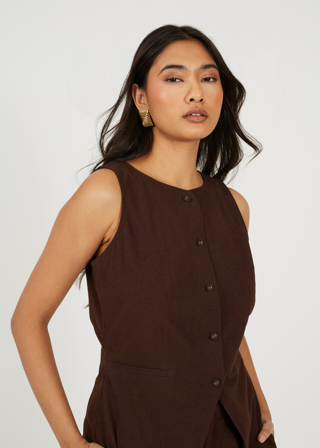 TAILORED BUTTON DOWN WAISTCOAT, CHOCOLATE