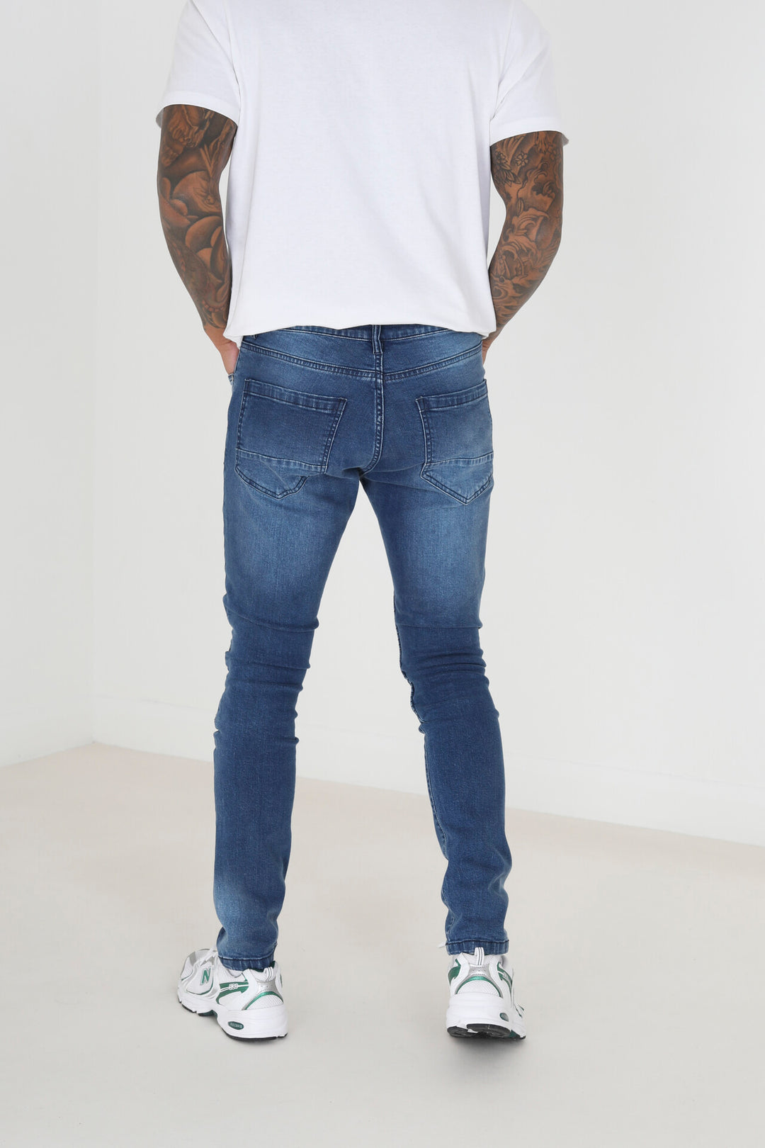 MID BLUE BIKER STYLE ZIP DETAIL RIPPED DENIM JEANS