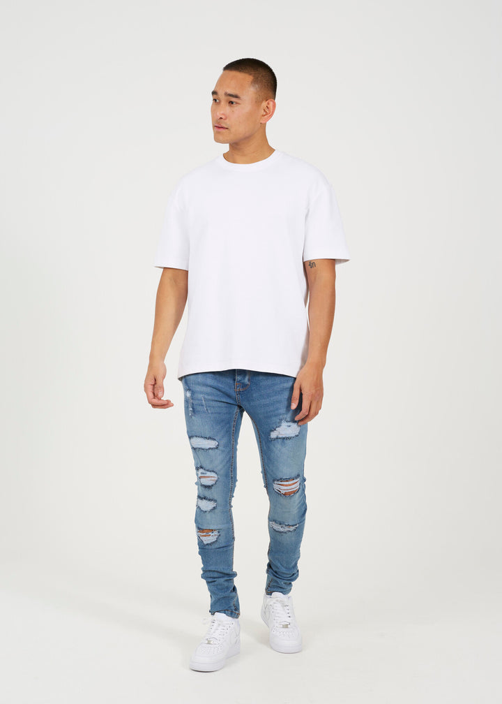 LIGHT WASH RIPPED SKINNY JEANS