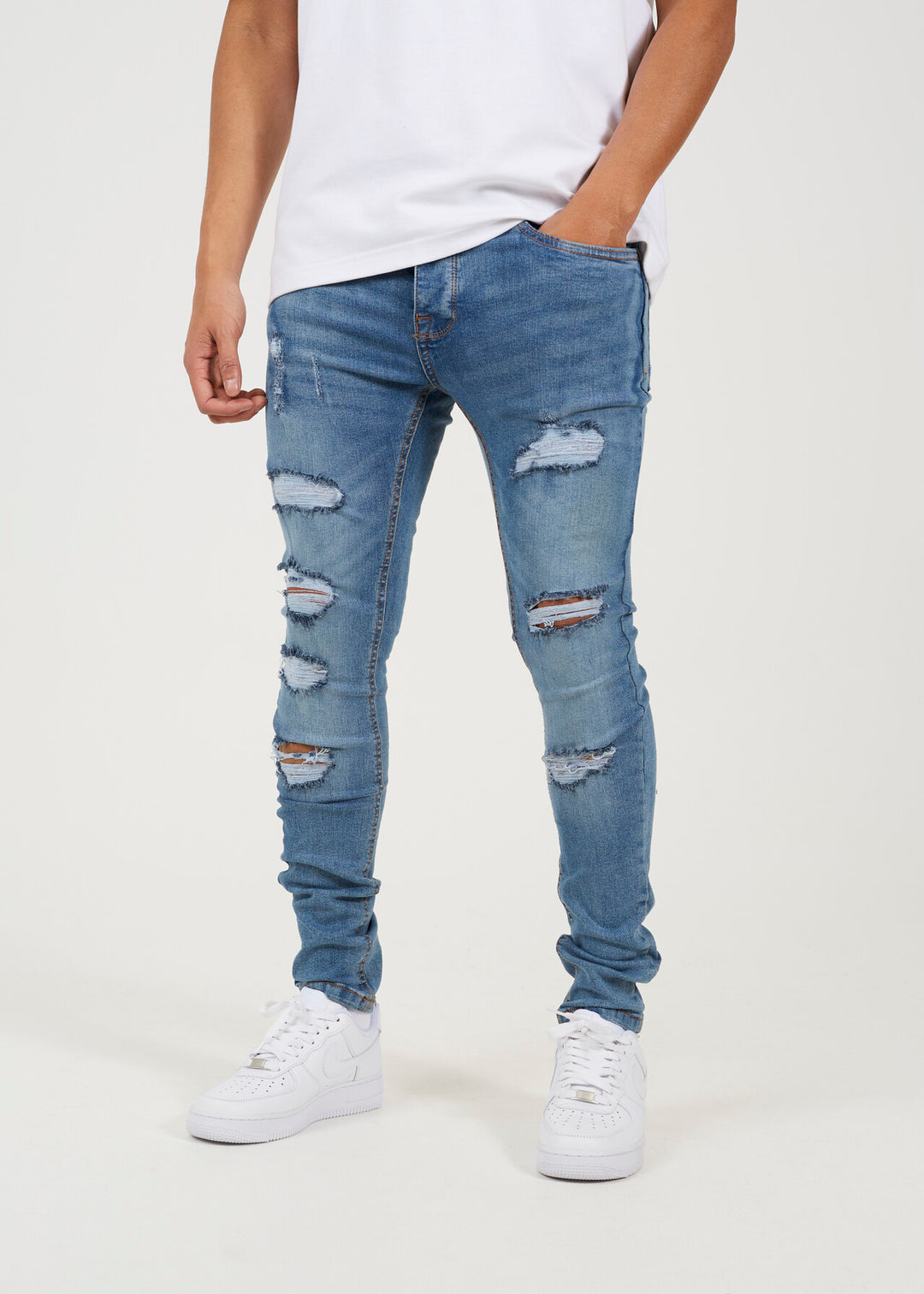 LIGHT WASH RIPPED SKINNY JEANS