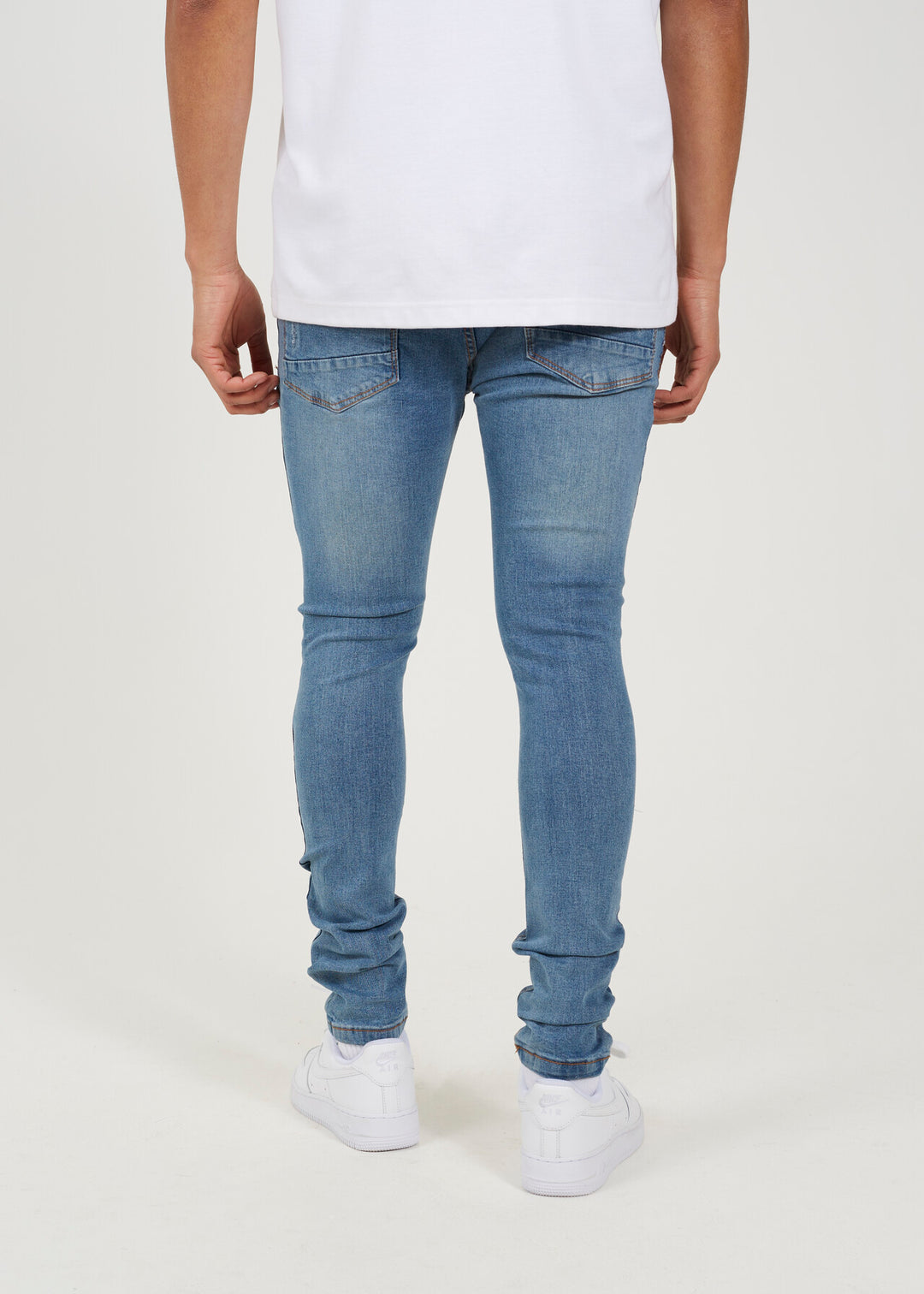 LIGHT WASH RIPPED SKINNY JEANS