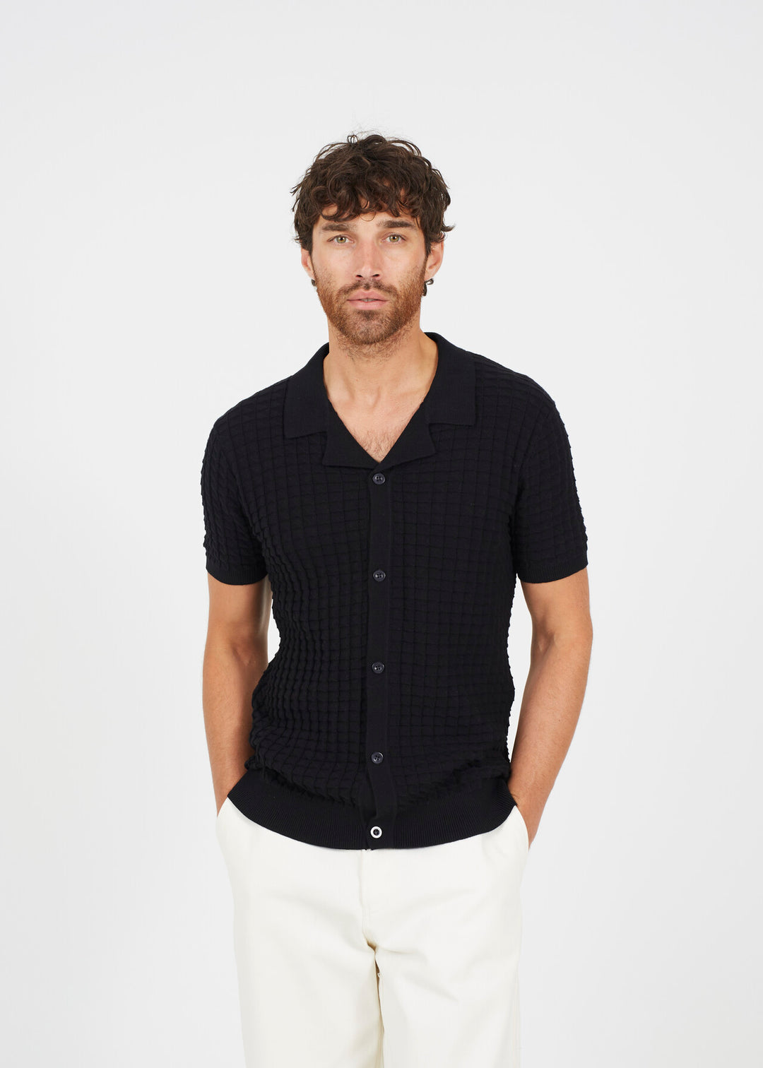 BUTTON DOWN REVERE COLLAR KNITWEAR, BLACK