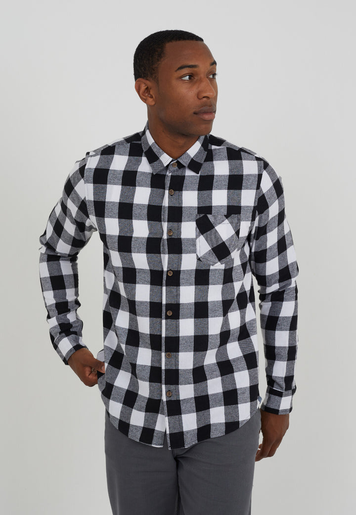 BLACK AND WHITE CHECK FLANNEL SHIRT