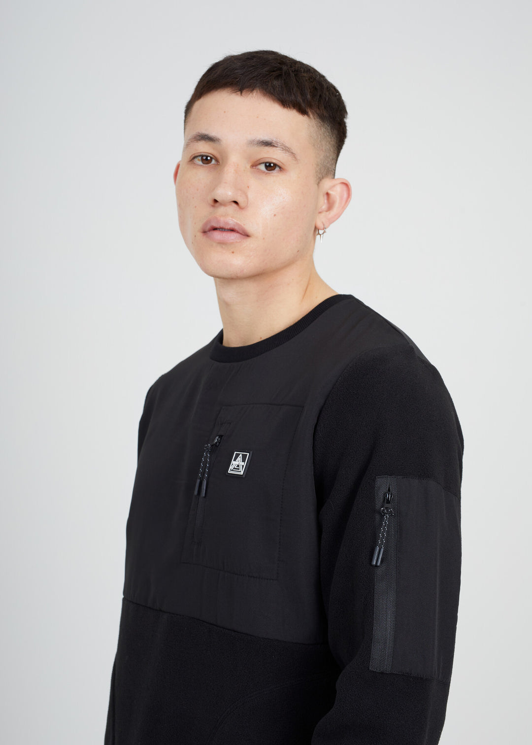 FLEECE SWEATSHIRT WITH CONTRAST FABRIC PANEL & ZIPPED POCKETS