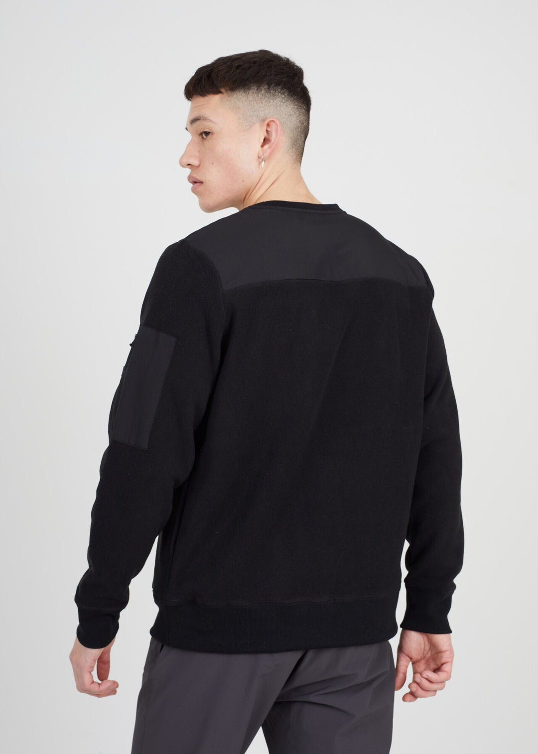 FLEECE SWEATSHIRT WITH CONTRAST FABRIC PANEL & ZIPPED POCKETS