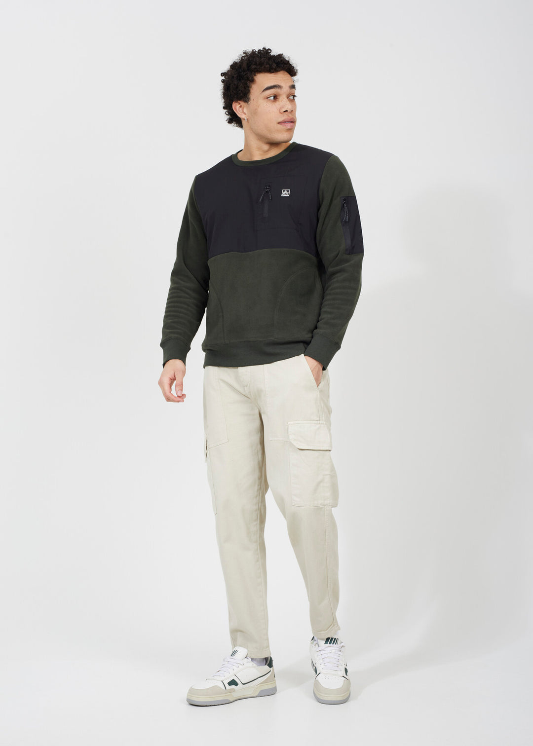 FLEECE SWEATSHIRT WITH CONTRAST FABRIC PANEL & ZIPPED POCKETS