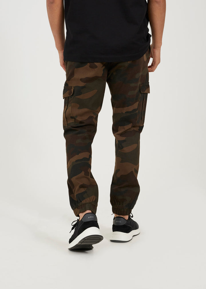 UTILITY POCKET CAMOUFLAGE PRINT CARGO PANTS