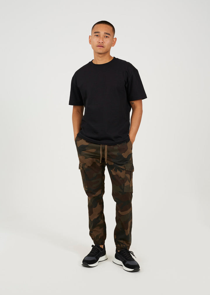 UTILITY POCKET CAMOUFLAGE PRINT CARGO PANTS