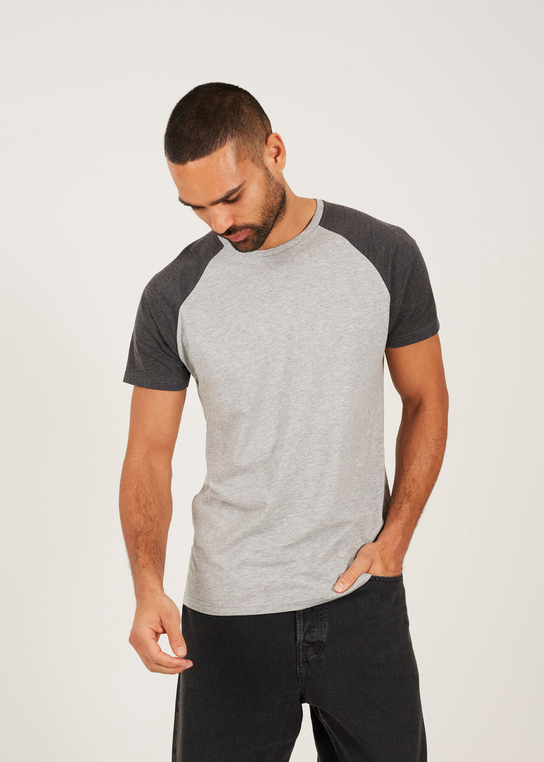 CREW NECK CONTRAST REGLAN T-SHIRT