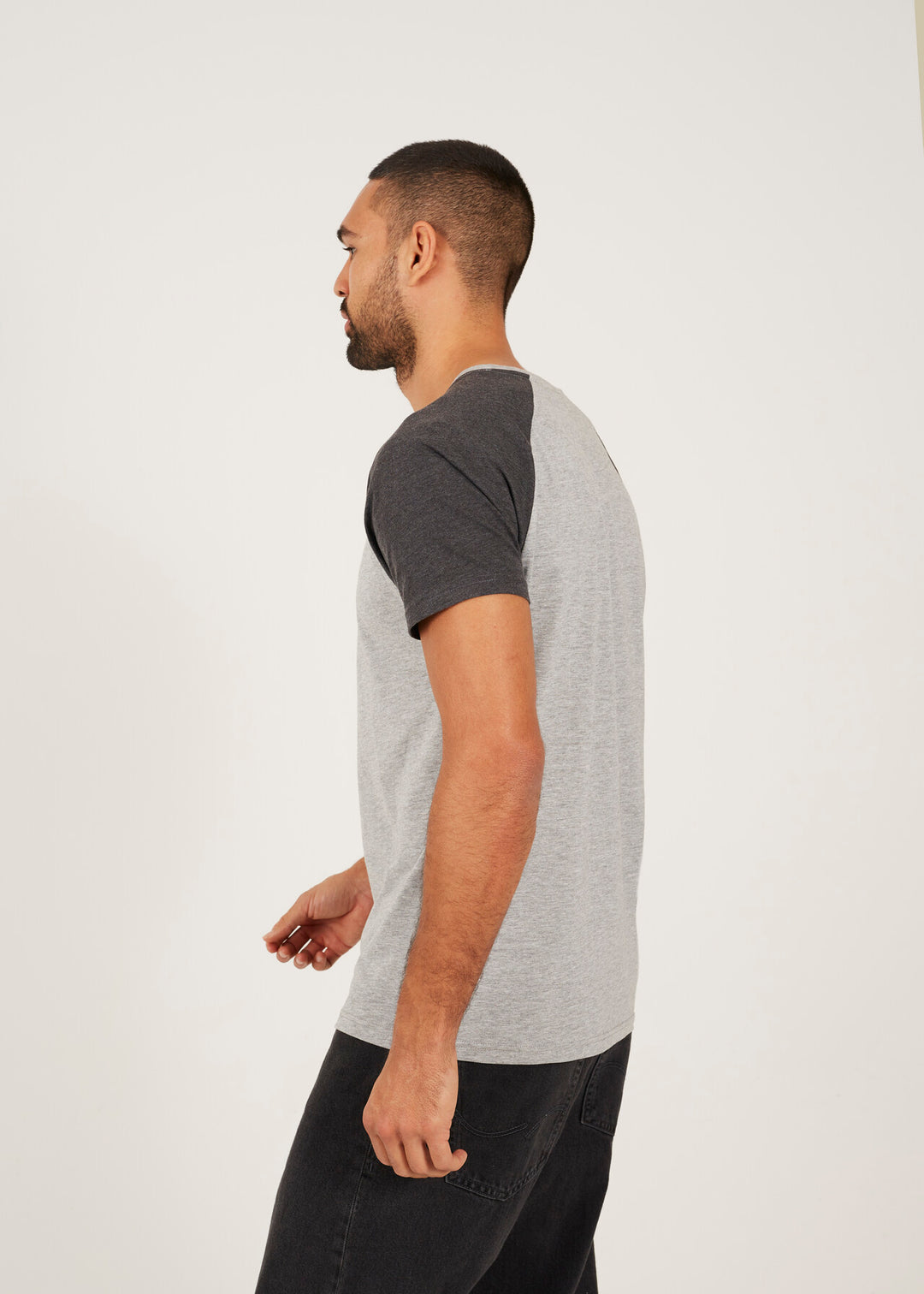 CREW NECK CONTRAST REGLAN T-SHIRT