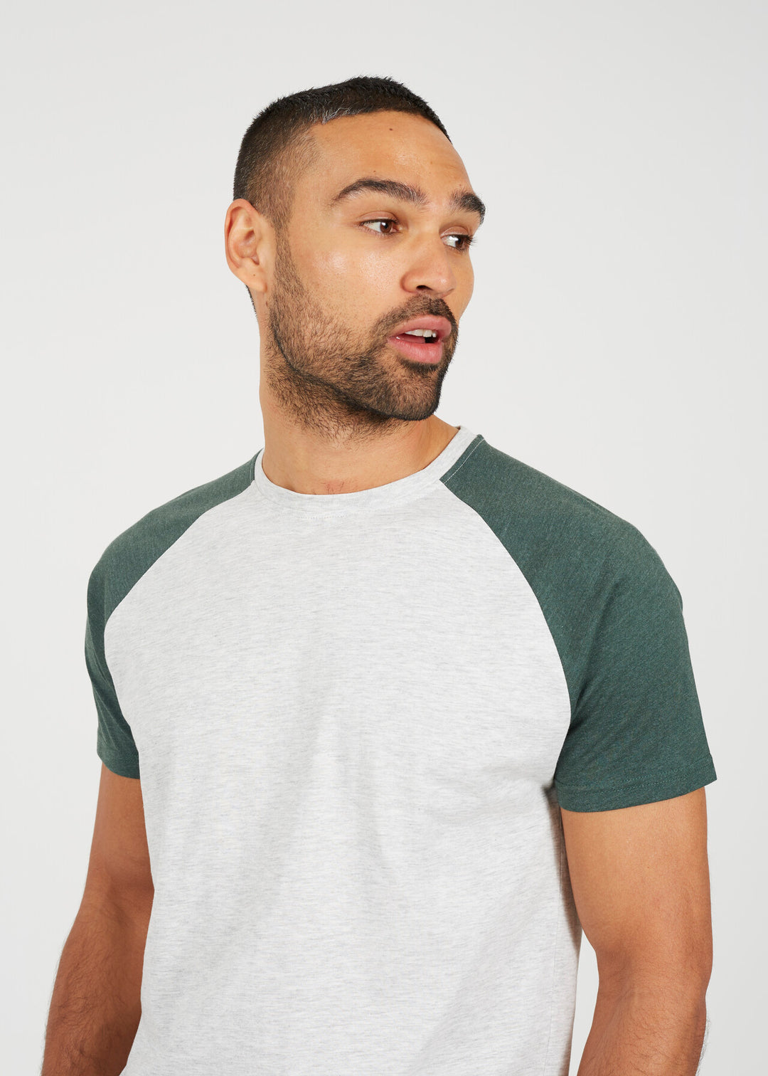 CREW NECK CONTRAST REGLAN T-SHIRT