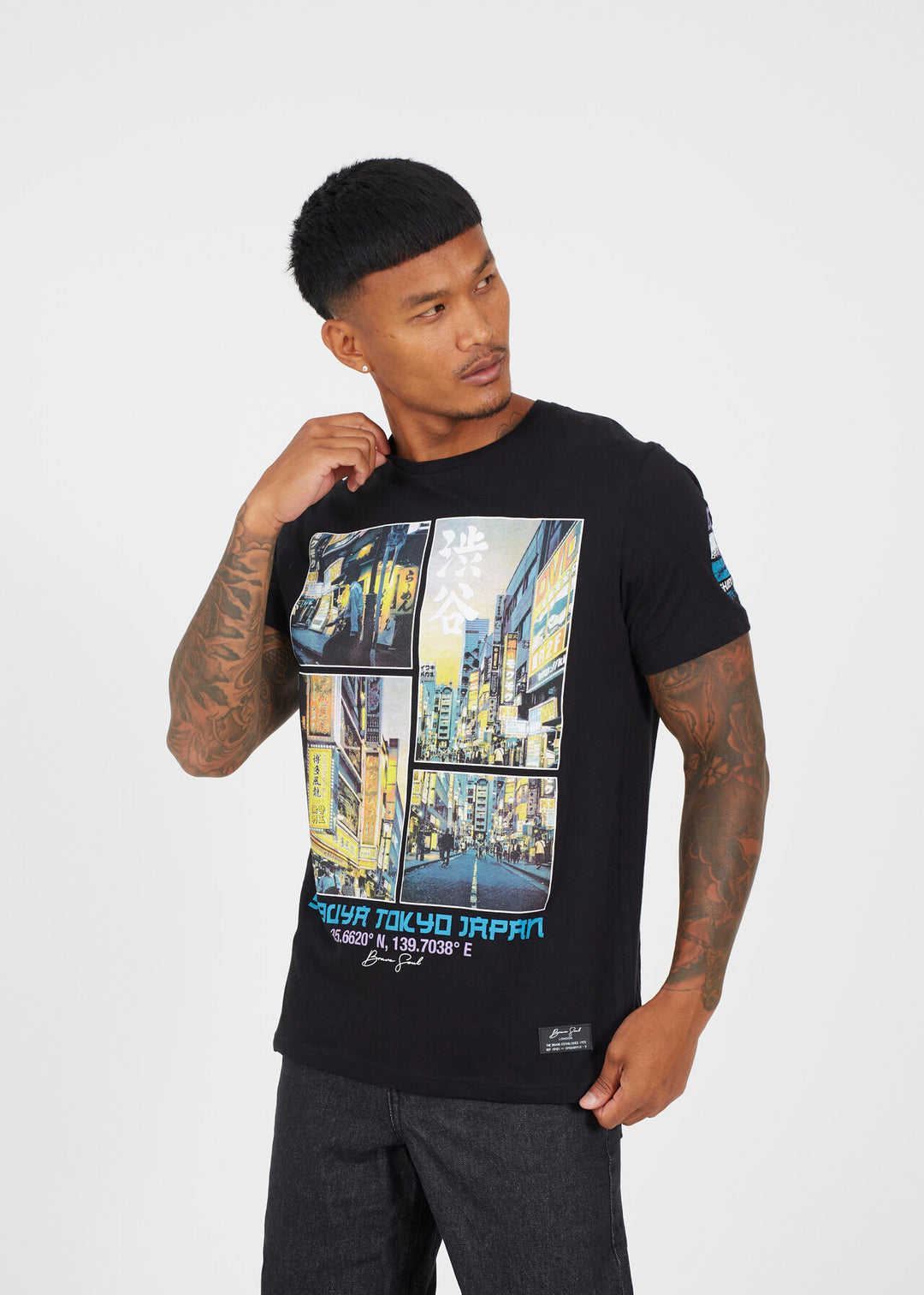 'TOKYO JAPAN' GRAPHIC PRINTED T-SHIRT