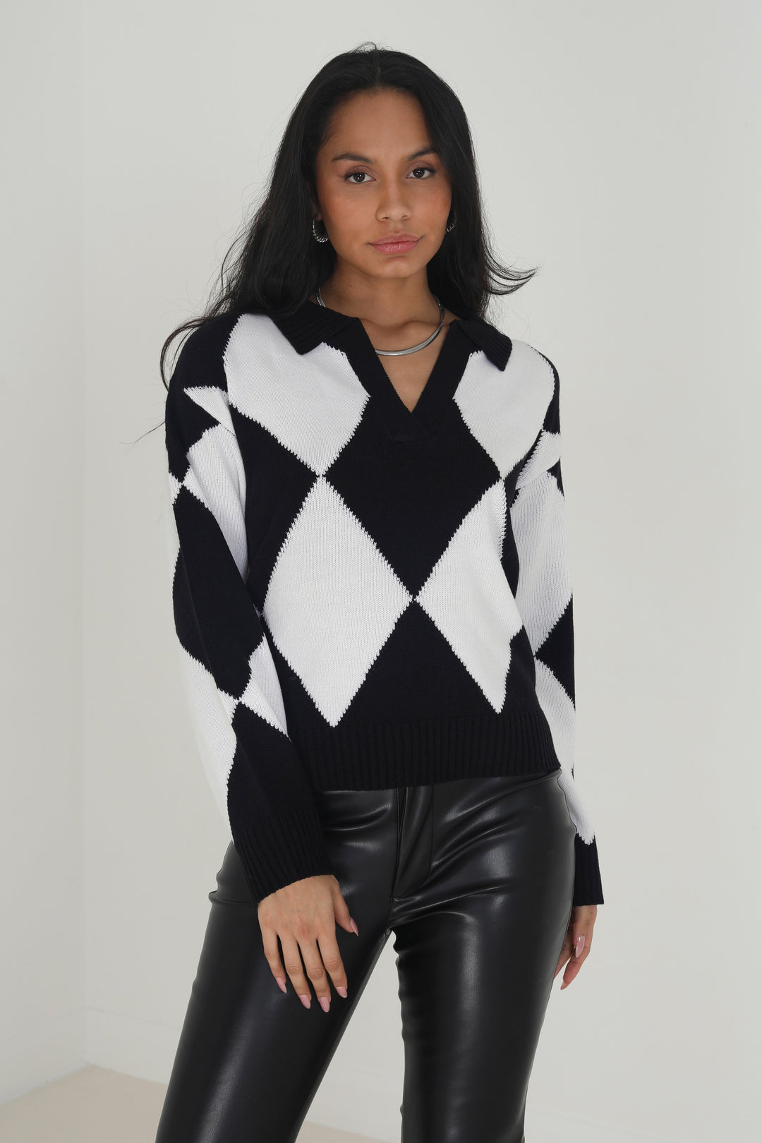 BLACK/WHITE
