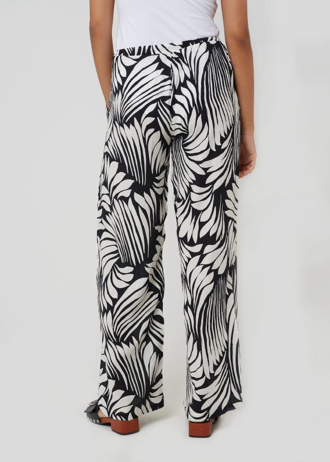 BLACK/WHITE