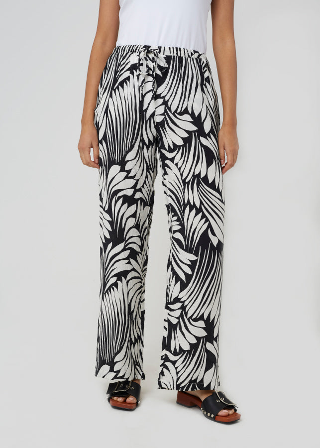 BLACK/WHITE